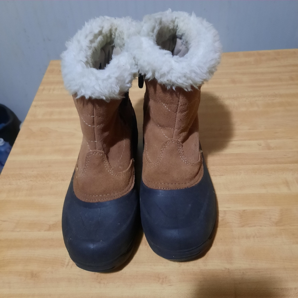Womens target winter boots size 6 brown zipper on the side